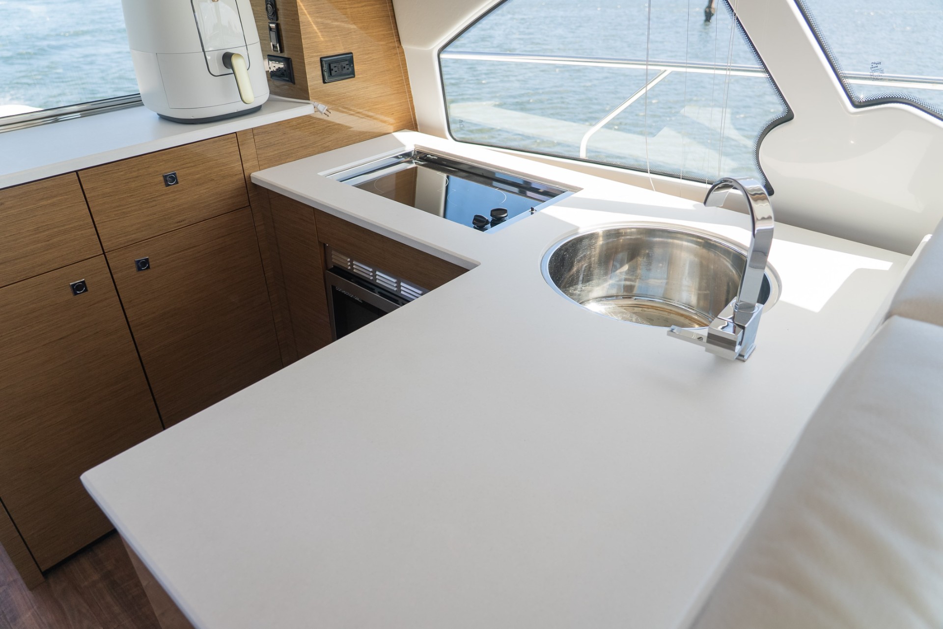 Yacht Photo 27